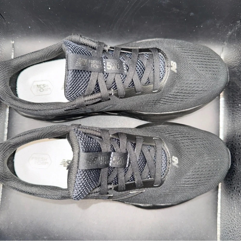 Size 9 - New Balance 520 Fresh Foam Black, Clean, No Box, W520LT9, Great Cond